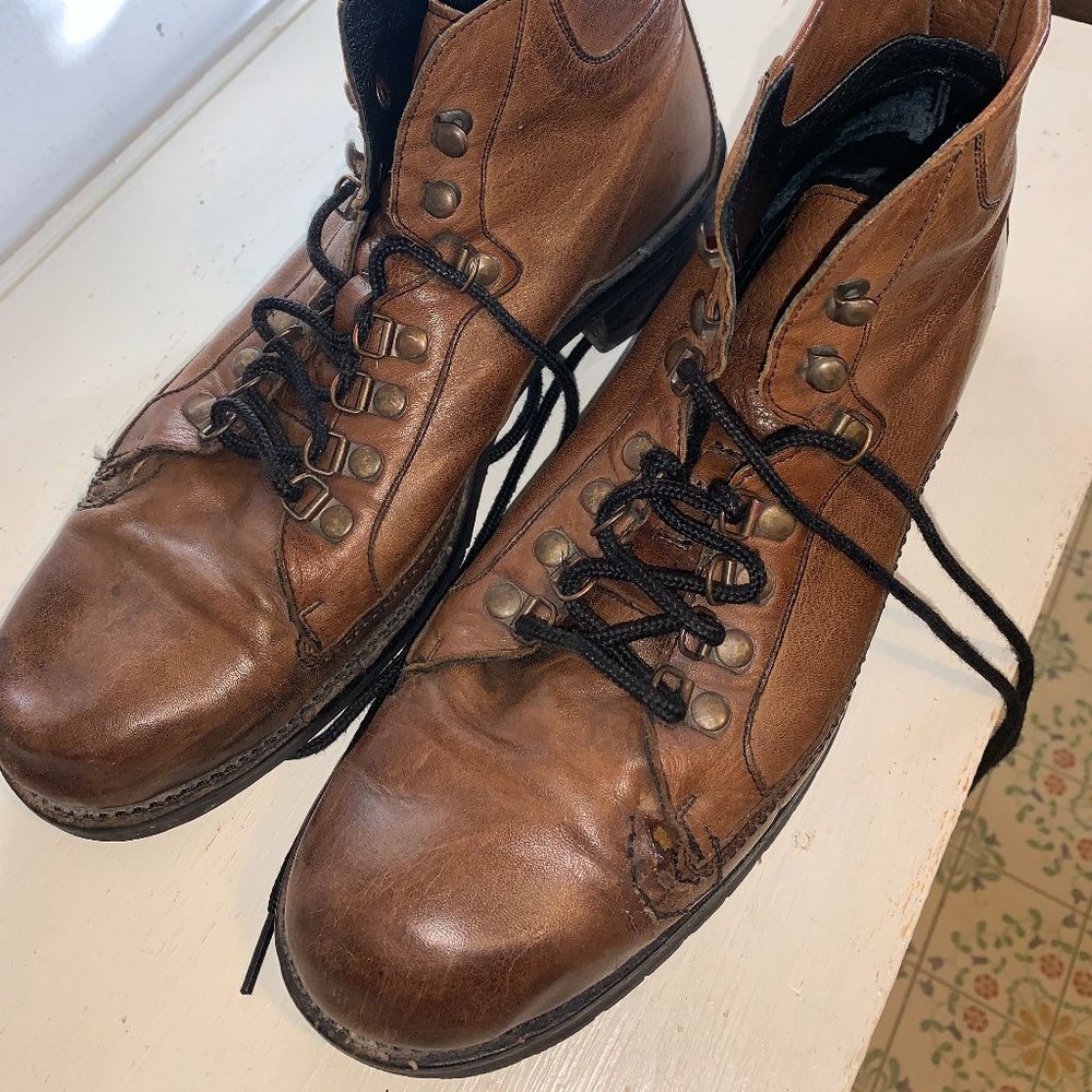 Leather shoeboots